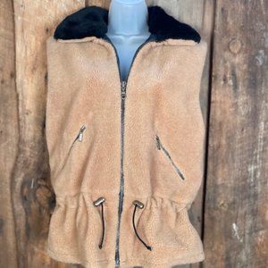 Nils Resort Collection Tan Fleece Vest with Faux Fur Black Collar - Size Small